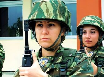 Ανοίγει ο δρόμος για την υποχρεωτική στράτευση των γυναικών