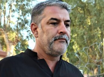 Βασίλης Μπισμπίκης: Ζήτησε συγγνώμη και πήγε γλυκά σε όσους υπέστησαν ζημιές από το τροχαίο που προκάλεσε