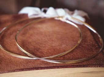 Όταν χωρίζεις ποιος κρατάει τα στέφανα;