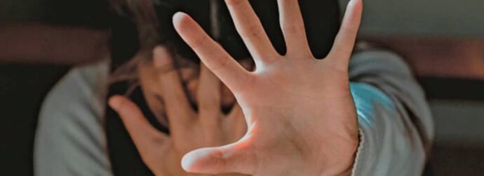 Φρίκη: Παντρεύτηκε 15χρονη βάσει της σαρία και τη βίαζε μαζί με άλλους 18 άνδρες