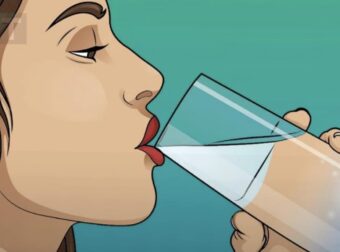 Γιατί να πίνετε νερό με άδειο στομάχι: Ξεκινήστε σωστά τη μέρα σας