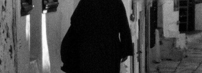 Σάλος: Παπαδιά που τα βράδια βγαίνει κρυφά στη Συγγρού και παρέχει…. υπηρεσίες