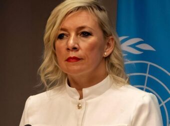 Ζαχάροβα: Στηρίζει Τουρκία και Σκόπια κατά της Ελλάδας