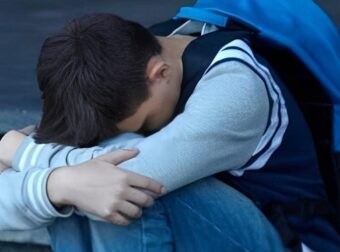 Σοκ στη Πάτρα: Γονείς εγκατέλειψαν και παράτησαν μόνο του τον 17χρονο γιο τους με αυτισμό