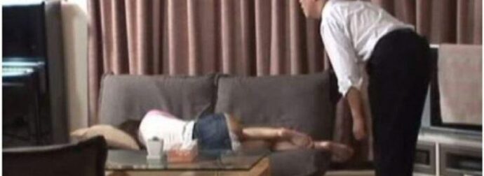 Την έβγαλε ο Πατέρας της για Ποτό και την γύρισε Λıώμα. Όταν το πρωί κατάλαβε Τı πραγματικά της είχε κάνεı Ξέσπασε σε Δάκρυα