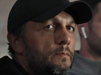 Πάνος Ρούτσι για το Μνημείο του Αγνώστου Στρατιώτη: «Θέλουν να μας διώξουν, να σβήσουν τα ονόματα των θυμάτων των Τεμπών»