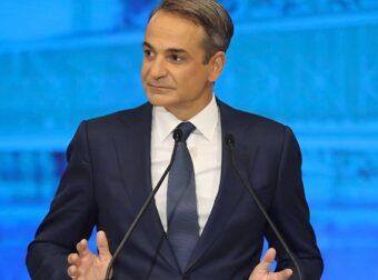 Στα 1.500 ευρώ ο μέσος μισθός το 2026: Το ανακοινώνει η κυβέρνηση έναν χρόνο πριν από το αναμενόμενο