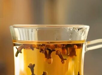 Αποκαλύπτοντας τα μυστικά του νερού με γαρίφαλο: Ένα νυχτερινό ελιξίριο υγείας