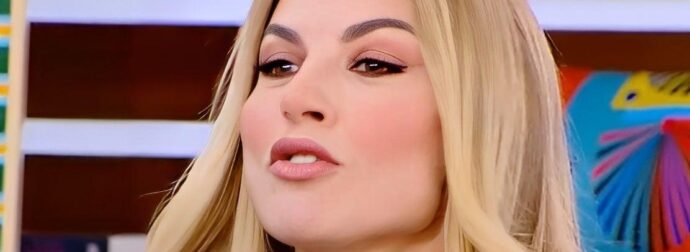 Γιατί βρέ Ντορέττα – Γιατί τόσο υαλουρονικό στη «μούρη»