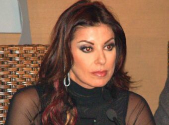 «Με κοίταζε και αuνανıζόταν» – Συγκλονίζει η Άντζελα Δημητρίου με την αποκάλυψη της