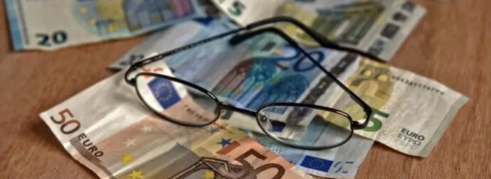 Νέο «δώρο» στους συνταξιούχους: 2.000 ευρώ τον μήνα μαζί με τη σύνταξη