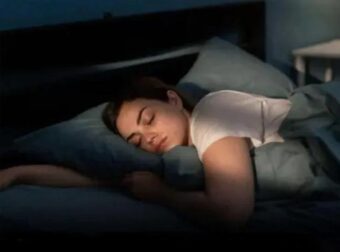 Waking Up Between 3 am and 5 am? Here’s What It Means