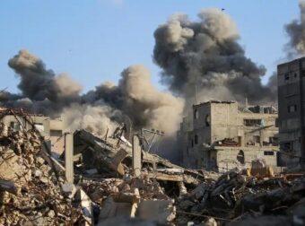 Το Ισραήλ ξεκίνησε νέο γύρο επιθέσεων εναντίον στόχων της Χαμάς στη Γάζα και σταματά την παροχή βοήθειας – Έκκληση για αυτοσυγκράτηση από τις ΗΠΑ