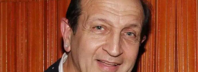 Σπύρος Μπιμπίλας: «Δεν υπάρχει ημέρα που να μην κάνω καθαρισμό προσώπου και να μην βάλω κρέμες»