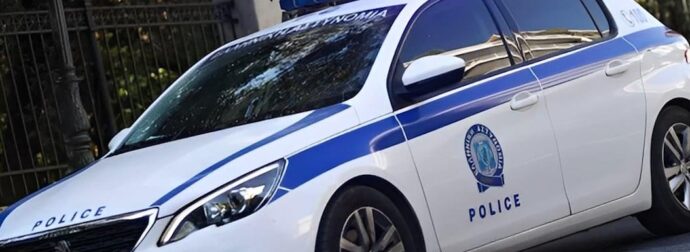 «Πάρτε το λεωφορείο» είπαν σε γυναίκα, θύμα ενδοοικογενεικής βίας, όταν ζήτησε περιπολικό για να τη μεταφέρει σπίτι