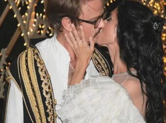 Παντρεύτηκε ο Νικόλας Νιάρχος ντυμένος ως εύζωνας