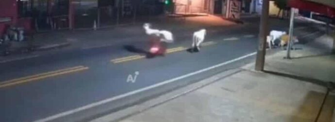 Βίντεο-σοκ: Νεκρός ποδοσφαιριστής μετά από σύγκρουση με αγελάδα