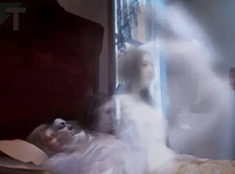 Νοσοκόμα αποκαλύπτει την κίνηση που κάνουν οι ασθενείς όταν πλησιάζουν στο θάνατο 