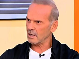 Πέτρος Κωστόπουλος: «Ήταν ξεφτίλα αυτό που έγινε στην κηδεία του Διονύση Σαββόπουλου»