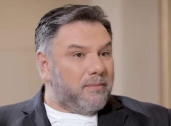 Γρηγόρης Αρναούτογλου: «Αν συνέχιζα το πρωινό θα είχα πολύ κακό τέλος, έχει χρειαστεί να πάρω και φάρμακα για να σταθώ στα πόδια μου»