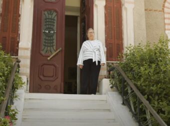 Κάθε 28η Οκτωβρίου η εγγονή του Ιωάννη Μεταξά ανοίγει το σπίτι του ιστορικού «ΟΧΙ» και ξεναγεί τους επισκέπτες