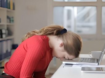 Το αυτοάνοσο νόσημα που μπορεί να κρύβει η ανεξήγητη κόπωση και ο πόνος στις αρθρώσεις