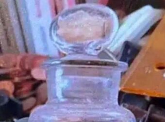 Φρίκη στην Aθήνα: Βρέθηκε ανθρώπινο έμβρυο μέσα σε γυάλινο μπουκάλι