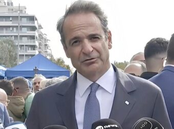 Μητσοτάκης για την 28η Οκτωβρίου: «Καλούμαστε να μεταλαμπαδεύσουμε στη νέα γενιά το μήνυμα της ενότητας»