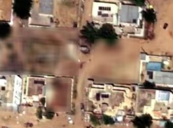 Σουδάν: Ορατή από δορυφόρο η σφαγή 2.000 ανθρώπων – Σωροί από πτώματα και λίμνη αίματος