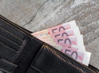 Μετρnτά τέλος και επiσnμα – Το όρıο συναλλαγών και το πρόστıμο