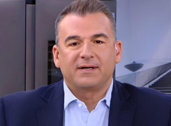 Σε δεινή πλέον θέση ο Λιάγκας – Όλη η τηλεοπτική πιάτσα στρέφεται εναντίον του