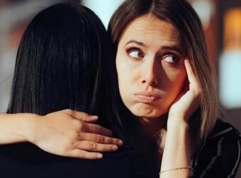 Τι σημαίνει να ξεχνάς το όνομα ορισμένων ανθρώπων, σύμφωνα με την ψυχολογία