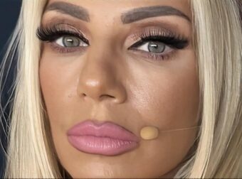 Έλενα Τσαβαλιά: Οι 60άρες ίσον με 3×20άρες – Οι selfie φωτογραφίες στο δελφινάριο. Αυτά βλέπει ο Μάρκος Σεφερλής και τρελαίνεται