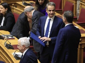 Στη Βουλή νέα ποινική δικογραφία για τα Τέμπη – Αφορά και τον Μητσοτάκη