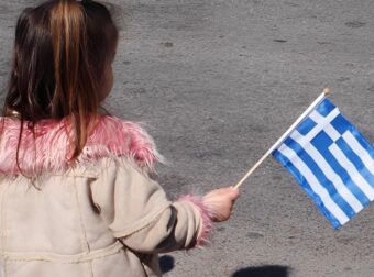 Μάθε στα παιδιά σου τι γιορτάζουμε στις εθνικές επετείους και άσε το Χάλοουιν και τις κολοκύθες