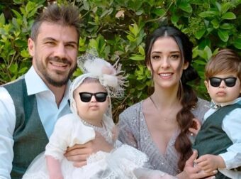 Άκης Πετρετζίκης: «Δεν υπάρχει πιο ωραίο πράγμα από το να έχεις οικογένεια – Δε μπορώ να φύγω από τα παιδιά μου»