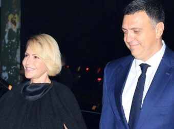 Όλοι την κοιτούσαν στα πόδια: Η Τζένη Μπαλατσινού στο πλευρού του συζύγου της φορώντας τις γόβες που τρέχουν όλες να αγοράσουν 