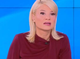 Εξοργισμένη η Φαίη Σκορδά στον αέρα – «Ντροπή τους! Ντροπή σας»