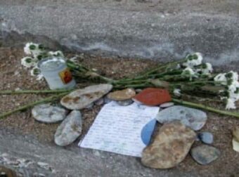 Η κηδεία του δίκαιου Πατέρα. Με χιόνια, βροχές, αέρα, κρύο, Δεν πάτησε στην κηδεία του κανένας 