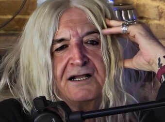 Νίκος Καρβέλας: «Στη Βουλή οι μισοί είναι καθυστερnμέvoι και οι άλλοι μισοί εγκλnματίες»