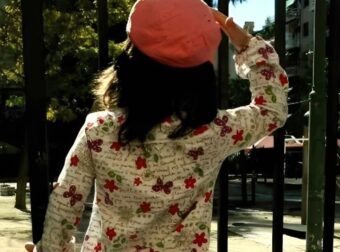 Συναγερμός σε Αγία Παρασκευή και Χολαργό για τον 67χρονο που προσεγγίζει ανήλικα παιδιά σε πλατείες και σχολεία