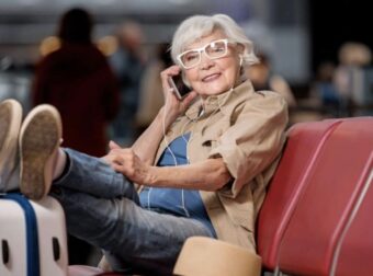 Γιατί πρέπει να αποφεύγετε τα μακρινά ταξίδια μετά τα 70 – 6 κρίσιμοι λόγοι για τους οποίους οι ηλικιωμένοι πρέπει να σκεφτούν πριν κάνουν ένα μεγάλο ταξίδι