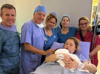Αυτή είναι η πρώτη γυναίκα στην Ελλάδα που έφερε στον κόσμο δύο παιδιά μετά από μεταμόσχευση ωοθηκών