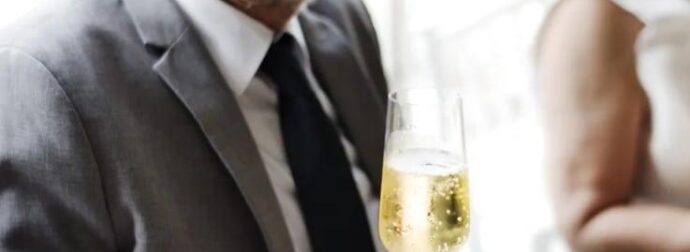 Ο πατέρας μου πήρε τα εύσημα ότι πλήρωσε για τον γάμο μου κατά τη διάρκεια της πρόποσής του – αλλά ήταν ο πατριός μου που πλήρωσε τα πάντα.