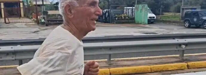 O υπέροχος κύριος Πλούταρχος έτρεξε 42 χλμ. για… πλάκα στα 89 του χρόνια