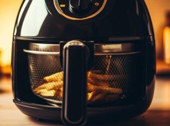 Πόσο ασφαλές για την υγεία μας είναι τελικά το μαγείρεμα με το air fryer; Γαστρεντερολόγος του Χάρβαρντ εξηγεί
