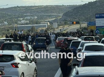 Απίστευτο και όμως αληθινό! Νεαροί έκλεισαν τη γέφυρα για κόντρες – Απούσα η ελληνική αστυνομία