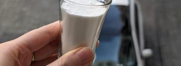 Βάλε ένα ποτήρι αλάτι στο αυτοκίνητο: Το απίθανο κόλπο που πρέπει να γνωρίζει κάθε οδηγός
