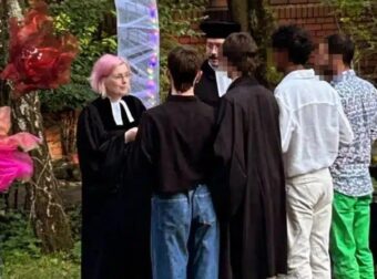 Γυναίκα πάστορας στην Γερμανία τέλεσε «γάμο» μεταξύ τεσσάρων ανδρών