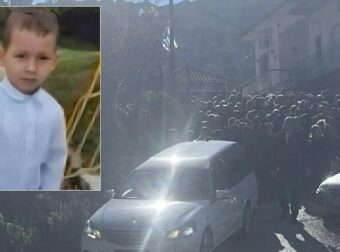 Έκλαψε η Παναγία σήμερα: Σπαραγμός στην κηδεία του 3χρονου Ανδρέα -Γονάτισαν όλοι στις σπαρακτικές κραυγές της μάνας